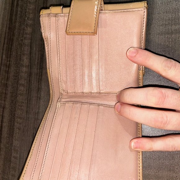 Nib Gucci Microguccissima Pattern Patent Wallet - Picture 6 of 9